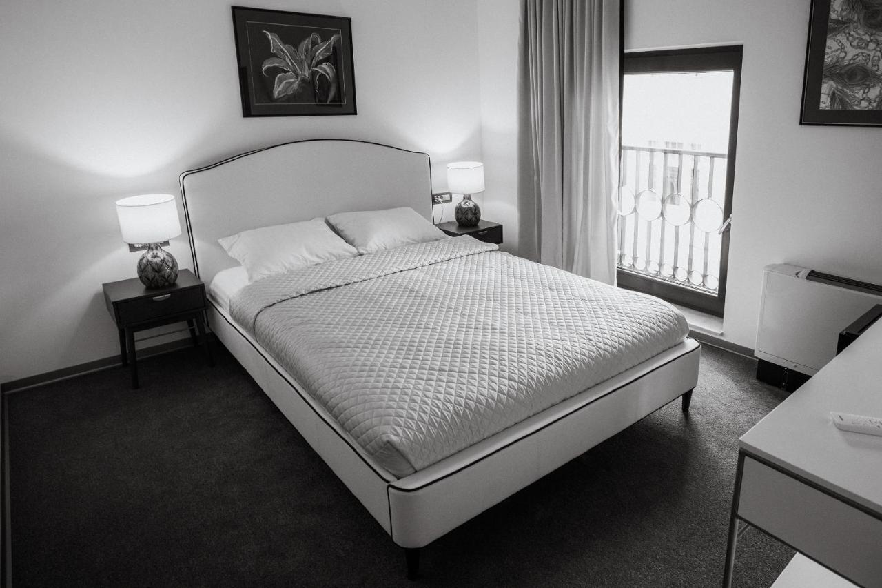 The Square Hotel คลูจ-นาโปกา ภายนอก รูปภาพ